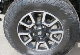 2014 Toyota Tundra 4WD Truck - Image 50