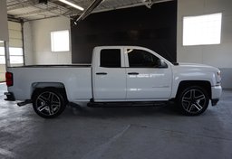 2017 Chevrolet Silverado 1500 - Image 10