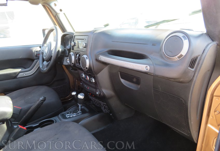 2015 Jeep Wrangler Unlimited - Image 17