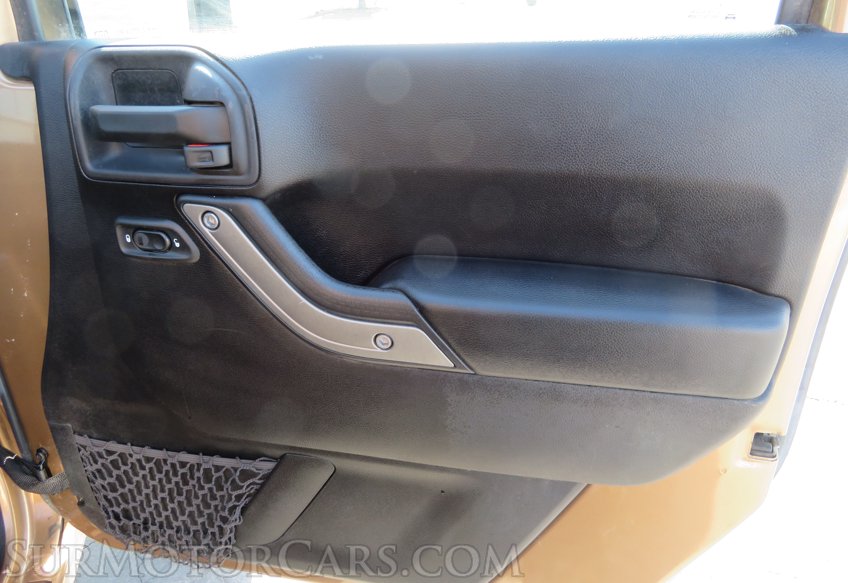 2015 Jeep Wrangler Unlimited - Image 34