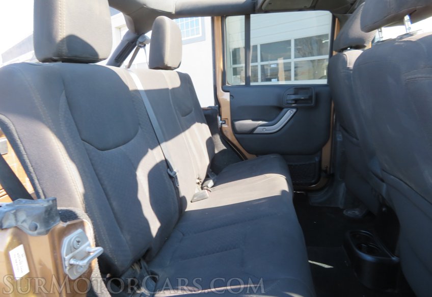 2015 Jeep Wrangler Unlimited - Image 21