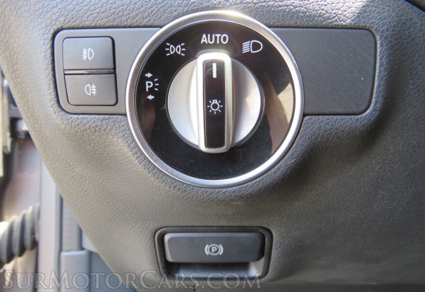 2017 Mercedes-Benz GLA - Image 40