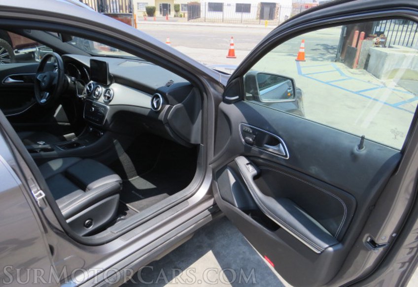 2017 Mercedes-Benz GLA - Image 25