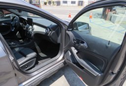 2017 Mercedes-Benz GLA - Image 25