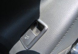 2017 Mercedes-Benz GLA - Image 46