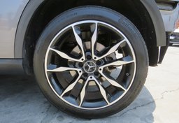 2017 Mercedes-Benz GLA - Image 49