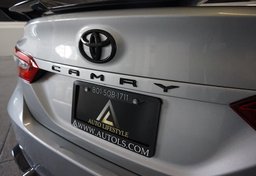 2020 Toyota Camry - Image 27