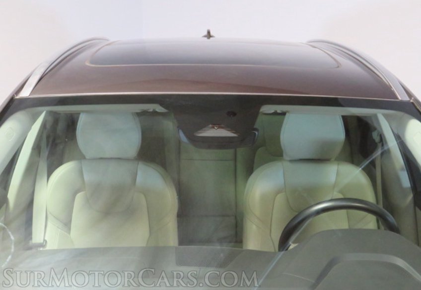 2022 Volvo XC60 - Image 13