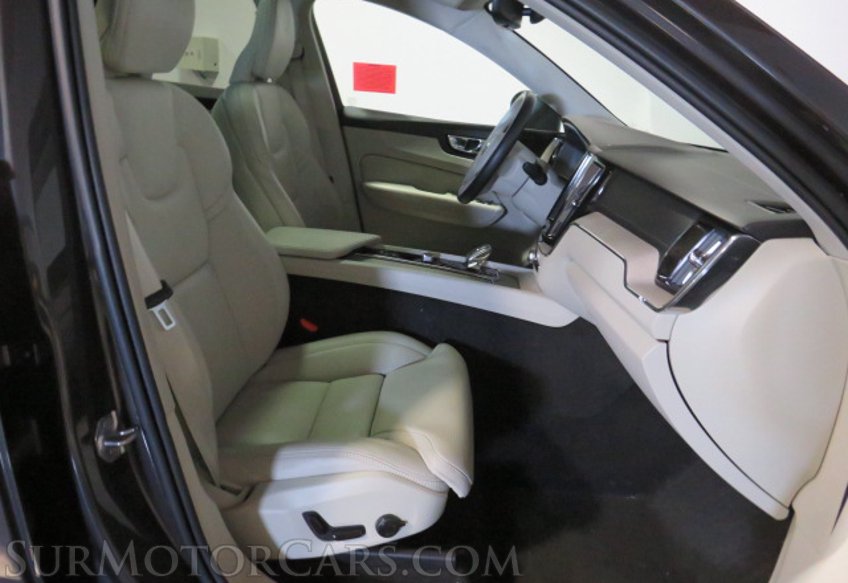 2022 Volvo XC60 - Image 26