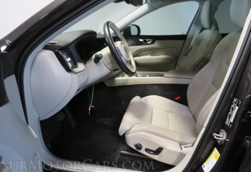 2022 Volvo XC60 - Image 25