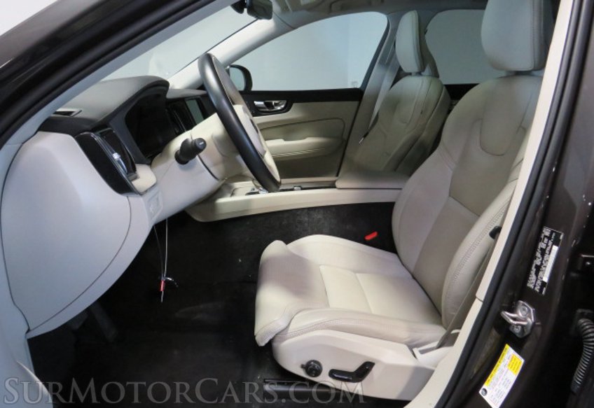 2022 Volvo XC60 - Image 29