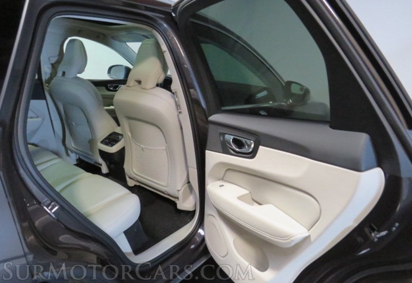 2022 Volvo XC60 - Image 24