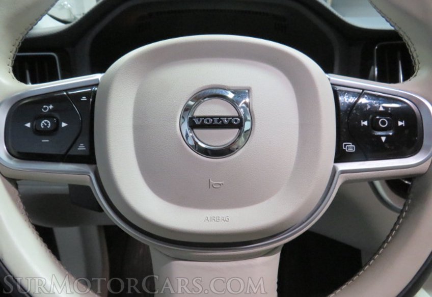 2022 Volvo XC60 - Image 33
