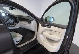 2022 Volvo XC60 - Image 22