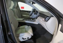 2022 Volvo XC60 - Image 30