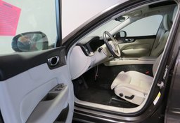 2022 Volvo XC60 - Image 21