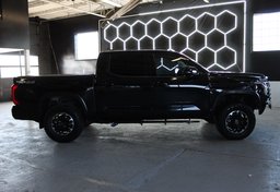 2022 Toyota Tundra - Image 9