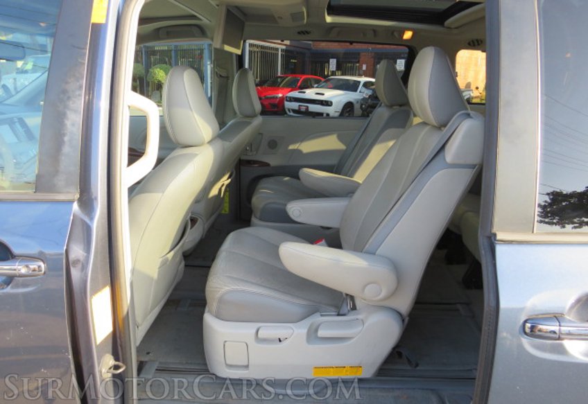 2014 Toyota Sienna - Image 25