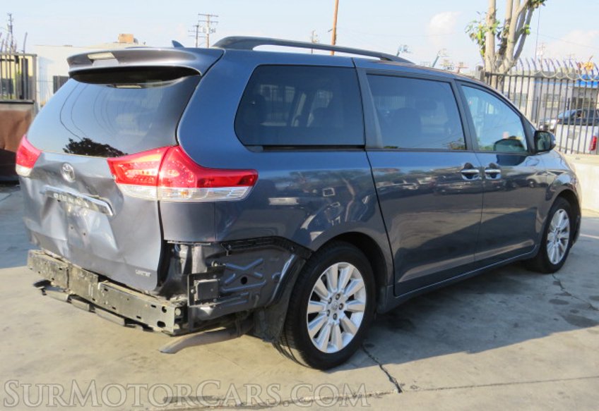 2014 Toyota Sienna - Image 10