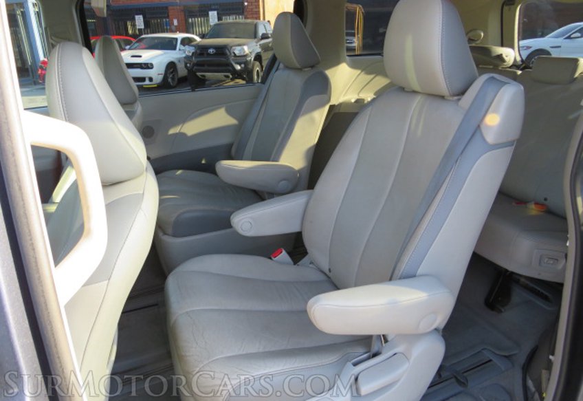 2014 Toyota Sienna - Image 27