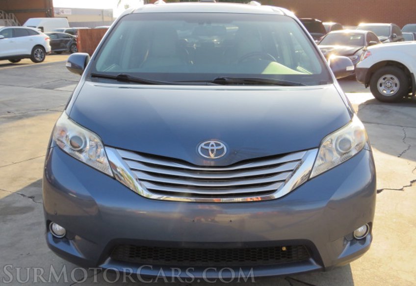 2014 Toyota Sienna - Image 11