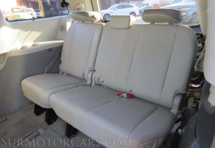 2014 Toyota Sienna - Image 28