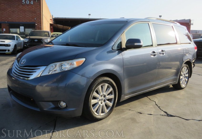 2014 Toyota Sienna - Image 3