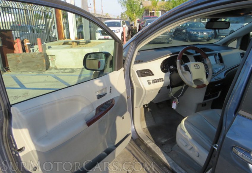 2014 Toyota Sienna - Image 19
