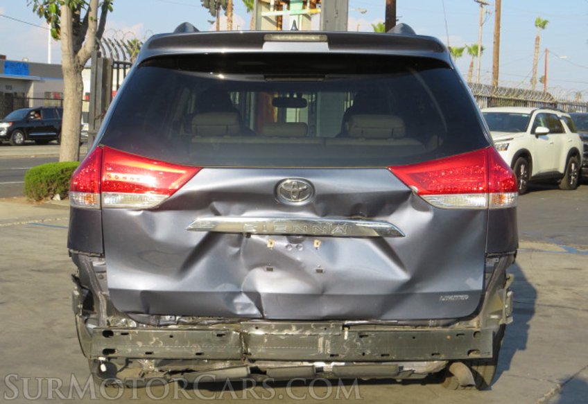 2014 Toyota Sienna - Image 12