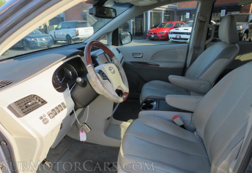 2014 Toyota Sienna - Image 23