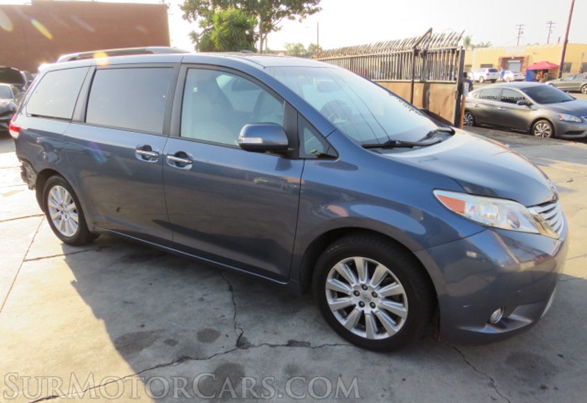 2014 Toyota Sienna - Image 2
