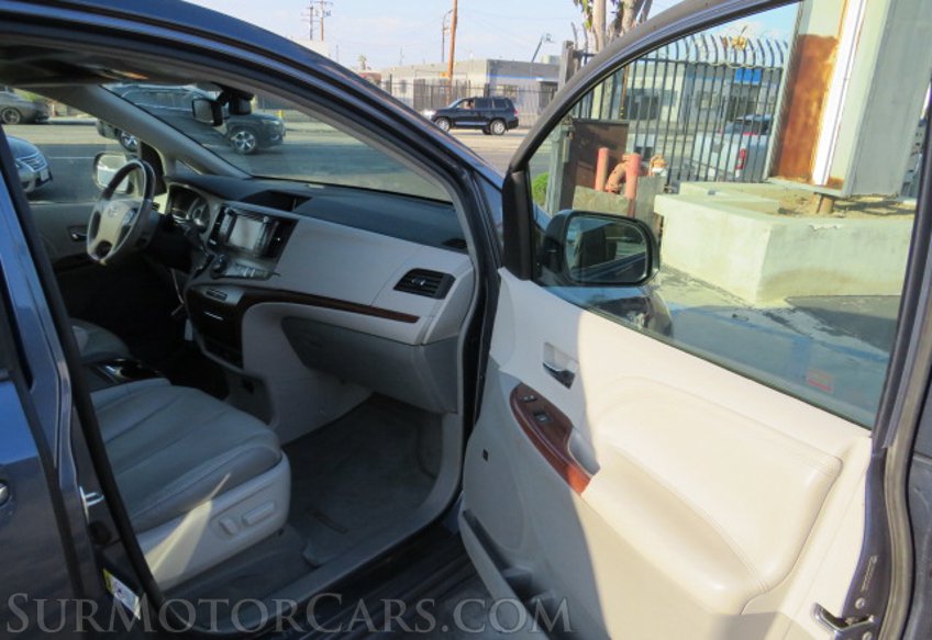 2014 Toyota Sienna - Image 20