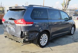 2014 Toyota Sienna - Image 10