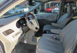 2014 Toyota Sienna - Image 23