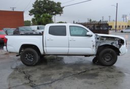 2020 Toyota Tacoma 4WD - Image 6
