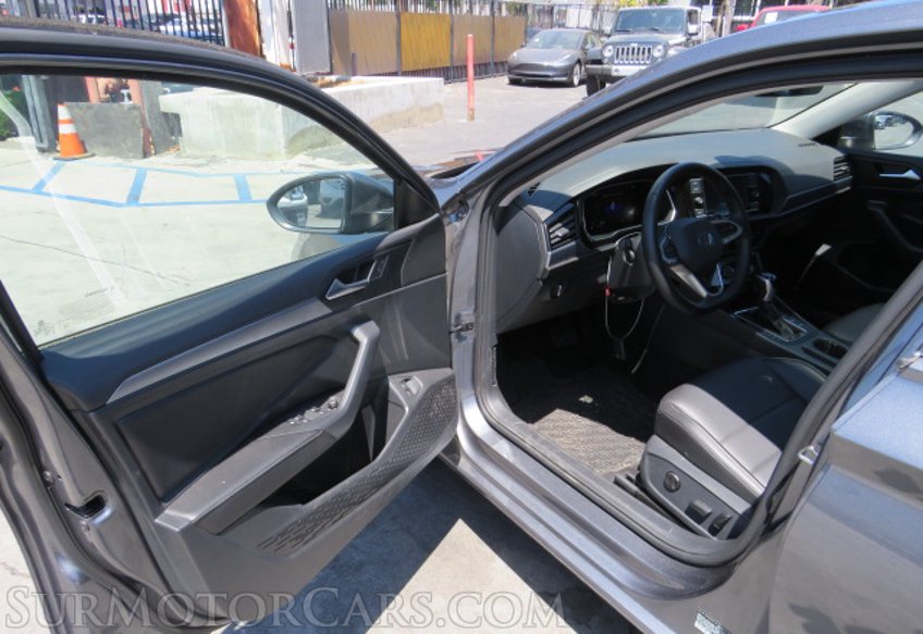 2022 Volkswagen Jetta - Image 21