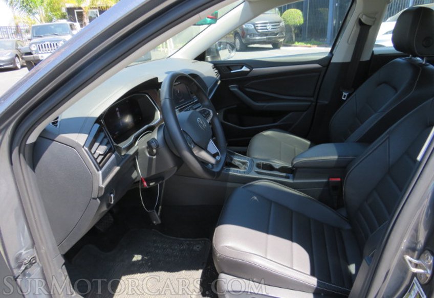 2022 Volkswagen Jetta - Image 25