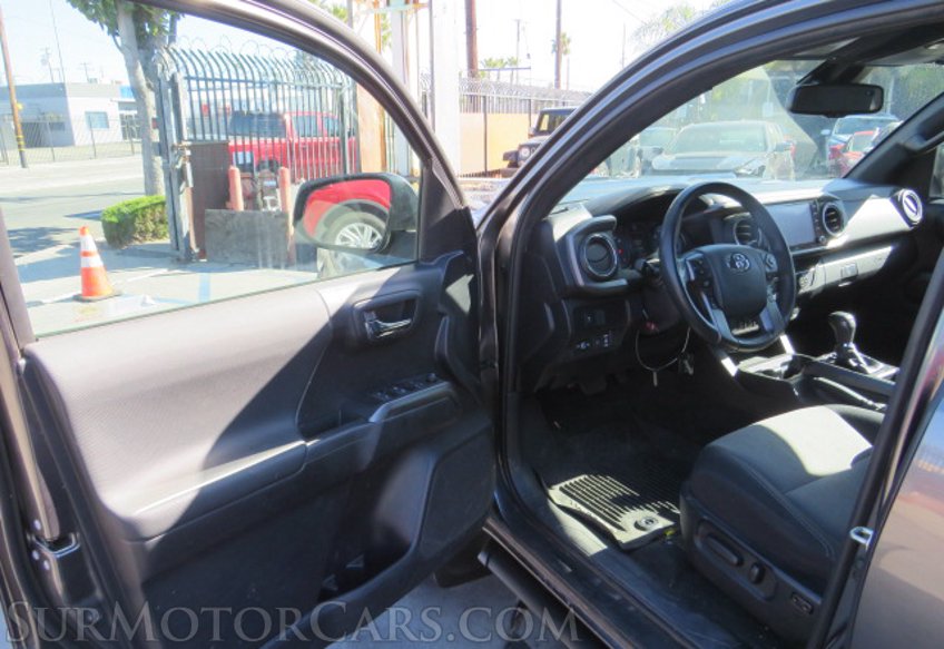 2020 Toyota Tacoma - Image 21