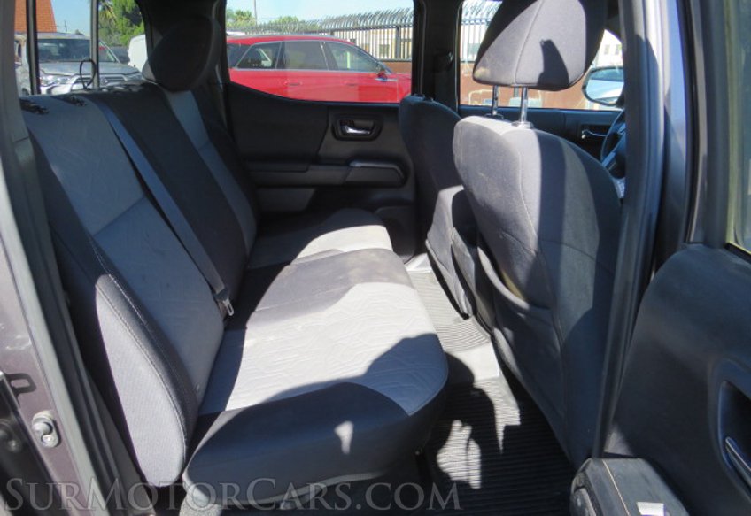 2020 Toyota Tacoma - Image 32