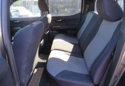 2020 Toyota Tacoma - Image 29