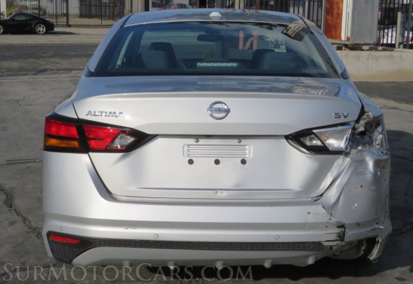 2021 Nissan Altima - Image 12