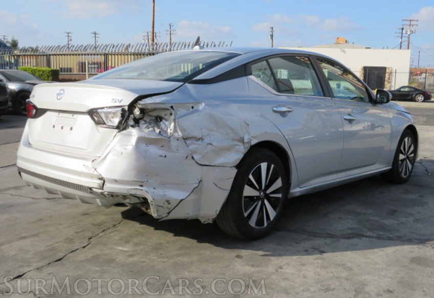 2021 Nissan Altima - Image 10