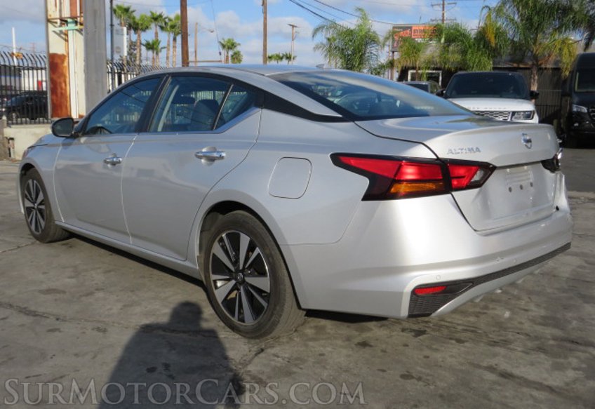 2021 Nissan Altima - Image 9