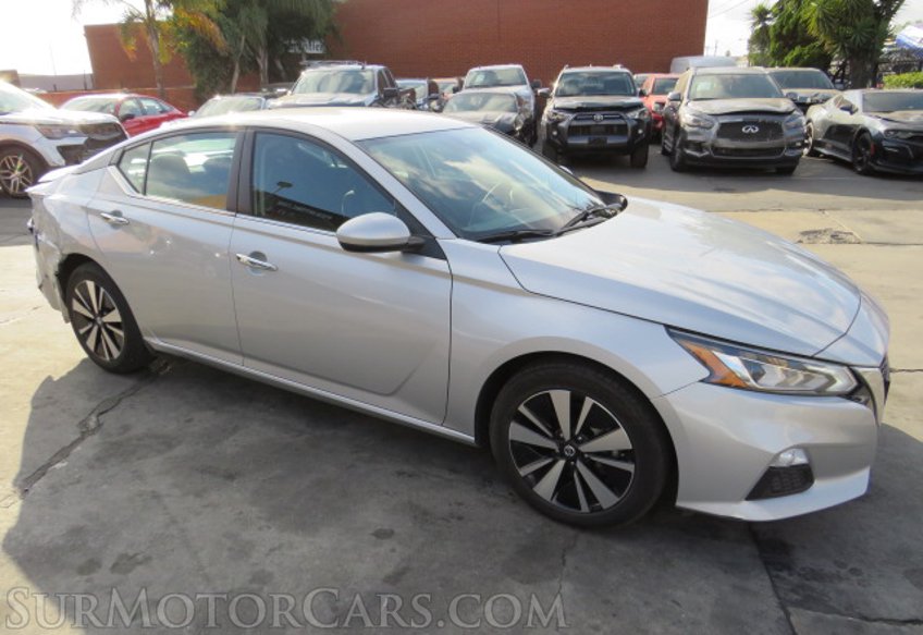 2021 Nissan Altima - Image 2