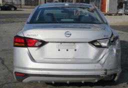 2021 Nissan Altima - Image 12
