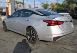 2021 Nissan Altima - Image 9