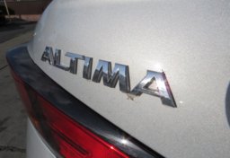 2021 Nissan Altima - Image 16