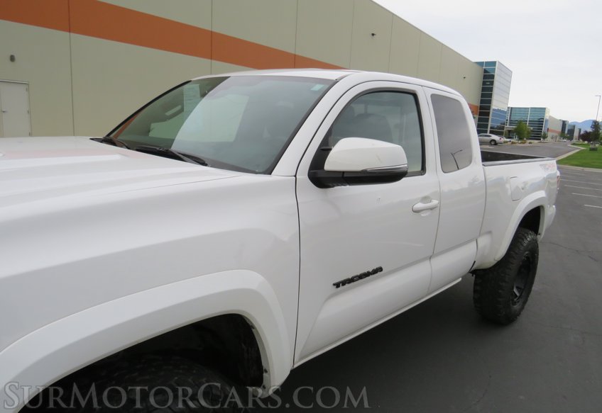 2022 Toyota Tacoma 4WD - Image 18