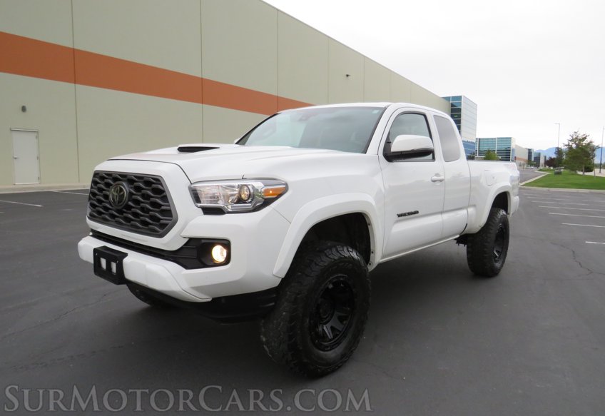 2022 Toyota Tacoma 4WD - Image 5