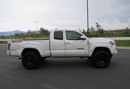 2022 Toyota Tacoma 4WD - Image 10